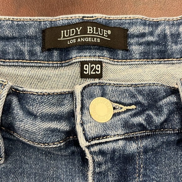 Judy Blue Jeans 9/29. - Picture 2 of 5